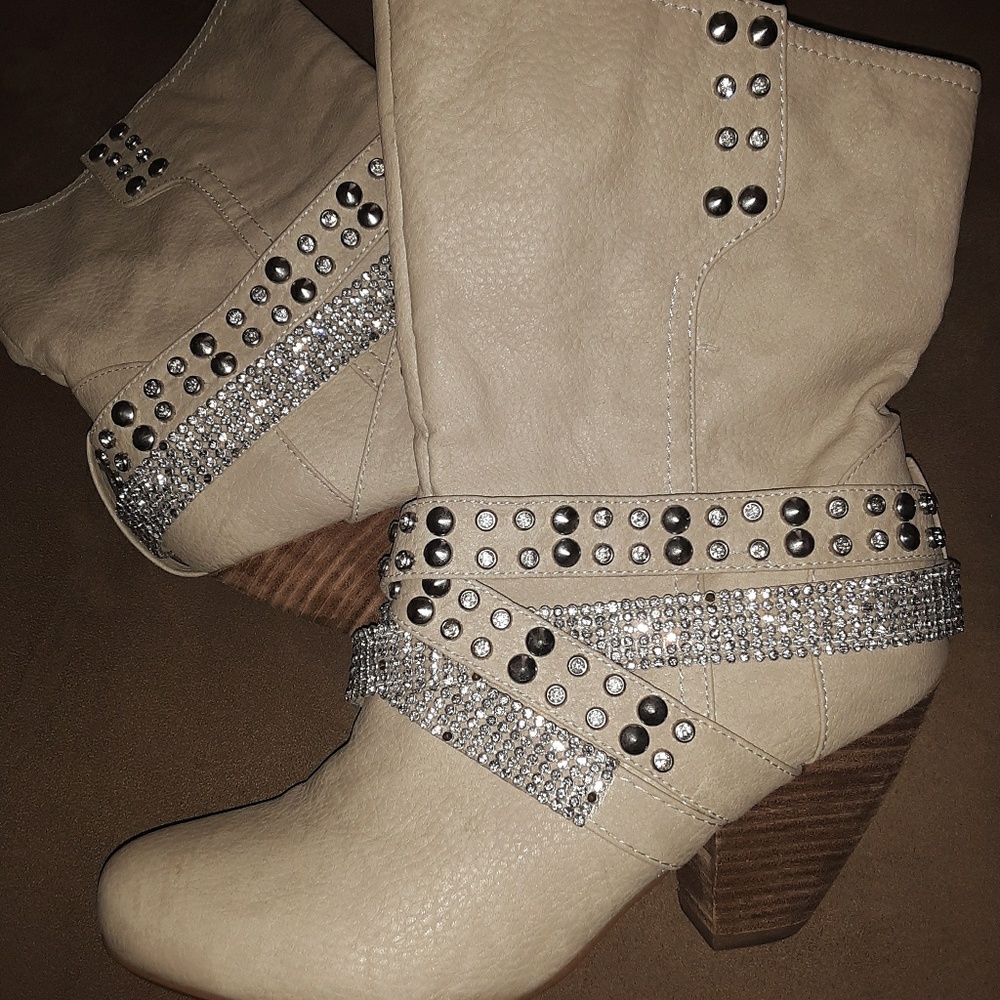 Like New "Not Rated" Boots - Picture 3 of 3